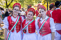 ZSÁMBÉKI SZÜRETI LOVAS FELVONULÁS