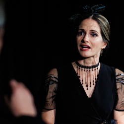 HÁROM NŐ, EGY ESET